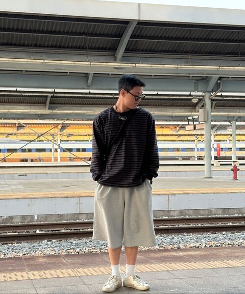 EXCONTAINER(エックスコンテナ)の「ルーズフィットストライプロングスリーブ (ブラック/チャコールグレー)(Tシャツ/カットソー・メンズ・その他・MEDIUM/LARGE/X-LARGE)」の8枚目の写真