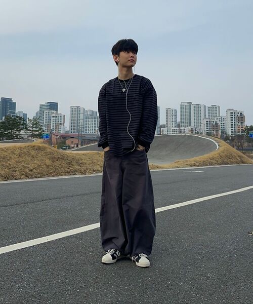 EXCONTAINER(エックスコンテナ)の「ルーズフィットストライプロングスリーブ (ブラック/チャコールグレー)(Tシャツ/カットソー・メンズ・その他・MEDIUM/LARGE/X-LARGE)」の17枚目の写真