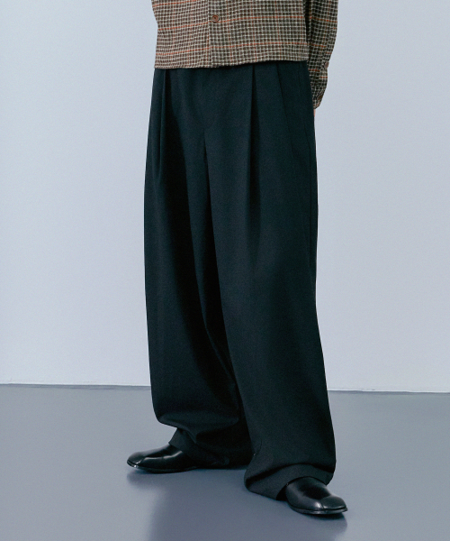 LXT（エルエックスティー）の「ツーピンタックワイドバルーンスラックス[ブラック]（スラックス・レディース・その他・MEDIUM/LARGE/X-LARGE/XX-LARGE）」の2枚目の写真