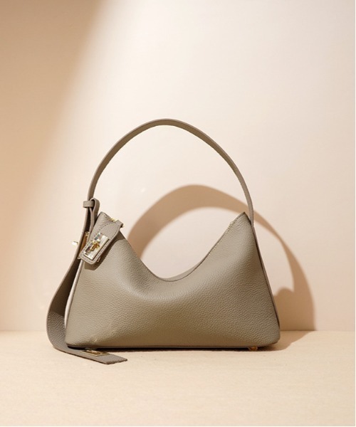 NiiNa（ニーナ）の「【 NiiNa / ニーナ 】高品質牛革ソフトレザーショルダーバッグ（ショルダーバッグ・レディース・パープル/ブラック/ホワイト・FREE）」の17枚目の写真