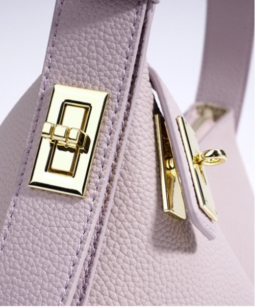 NiiNa（ニーナ）の「【 NiiNa / ニーナ 】高品質牛革ソフトレザーショルダーバッグ（ショルダーバッグ・レディース・パープル/ブラック/ホワイト・FREE）」の9枚目の写真