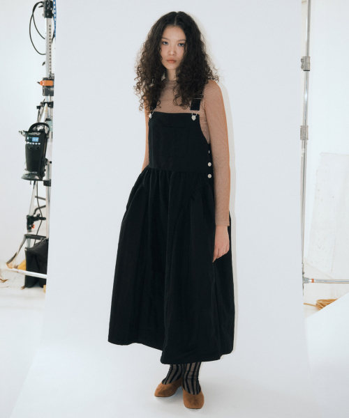 MAIS(マイス)の「SIDE PUFF NYLON OVERALL DRESS / BLACK(ワンピース・レディース・その他・FREE)」の2枚目の写真