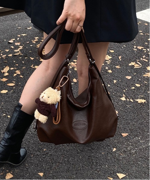 gossip!ロサンゼルス(ゴシップロサンゼルス)の「Y2Kチャーム付き大容量バッグ レザーマルチショルダーバック 通勤用/2WAY(ショルダーバッグ・レディース・ブラック/ブラウン/ダークブラウン・FREE)」の3枚目の写真