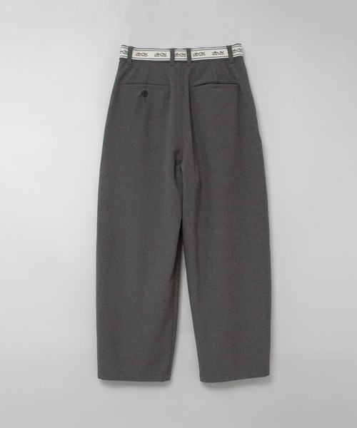 RNA-N(アールエヌエーエヌ)の「R4423 Nロゴベルトタックパンツ(その他パンツ・レディース・ライトベージュ/チャコールグレー/ライトグレー・FREE)」の6枚目の写真