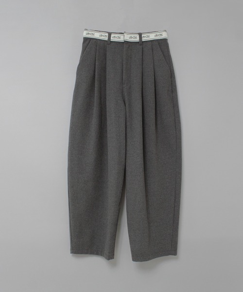 RNA-N(アールエヌエーエヌ)の「R4423 Nロゴベルトタックパンツ(その他パンツ・レディース・ライトベージュ/チャコールグレー/ライトグレー・FREE)」の5枚目の写真