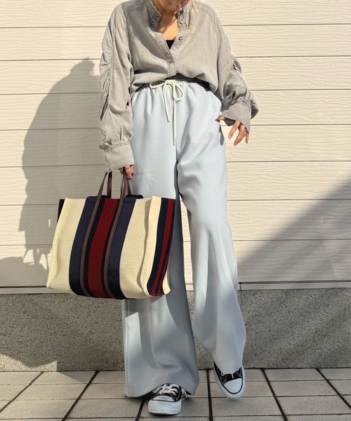 Q(キュー)の「ギャザースリーブデニムシャツ(シャツ/ブラウス・レディース・ライトグレー/ライトブルー・MEDIUM)」の5枚目の写真