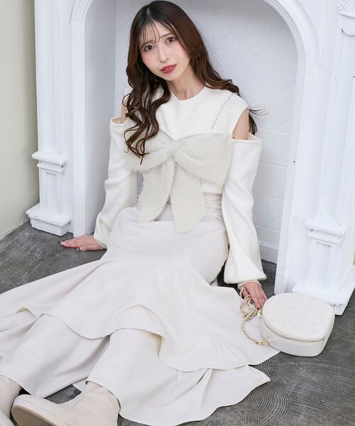 MAJESTIC LEGON（マジェスティックレゴン）の「ビッグリボンチェーン付きニット（ニット/セーター・レディース・ブラック/アイボリー/ピンクベージュ/ダークグレー/ライトグレー・MEDIUM）」の2枚目の写真