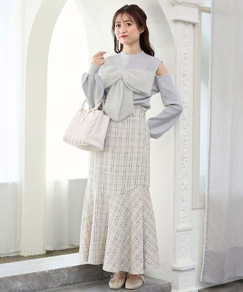 MAJESTIC LEGON（マジェスティックレゴン）の「ビッグリボンチェーン付きニット（ニット/セーター・レディース・ブラック/アイボリー/ピンクベージュ/ダークグレー/ライトグレー・MEDIUM）」の19枚目の写真