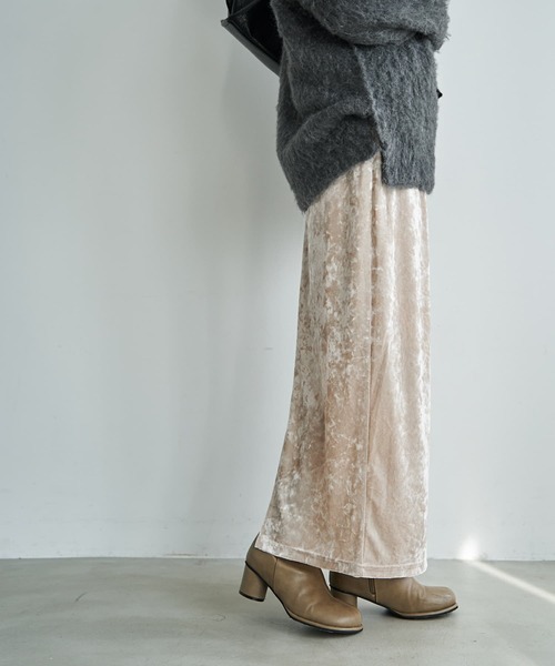 STYLE DELI（スタイルデリ）の「クラッシュベロア伸縮ストレートスカート（スカート・レディース・ベージュ/ダークカーキ・01/02）」の12枚目の写真