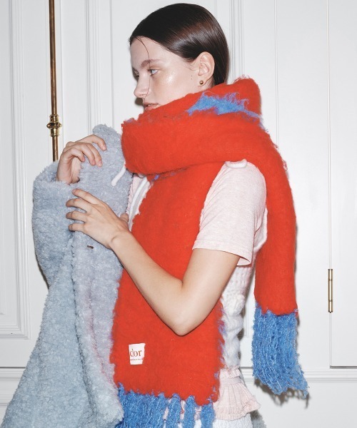 ROCKFISH WEATHERWEAR（ロックフィッシュウェザーウェア）の「OVERSIZE SHAGGY SCARF（マフラー・レディース・ライトイエロー/ピンク/レッド/ミント・FREE）」の4枚目の写真