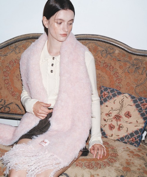 ROCKFISH WEATHERWEAR（ロックフィッシュウェザーウェア）の「OVERSIZE SHAGGY SCARF（マフラー・レディース・ライトイエロー/ピンク/レッド/ミント・FREE）」の3枚目の写真