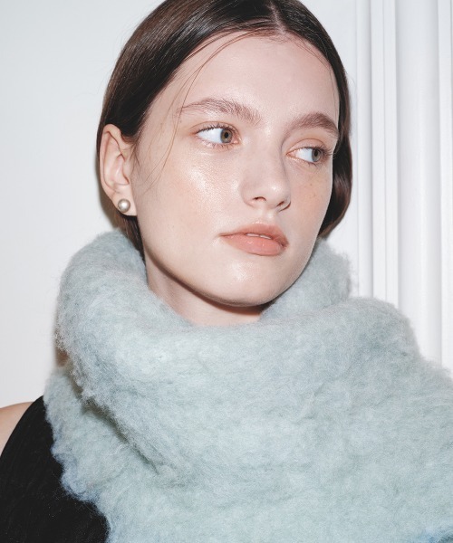 ROCKFISH WEATHERWEAR（ロックフィッシュウェザーウェア）の「OVERSIZE SHAGGY SCARF（マフラー・レディース・ライトイエロー/ピンク/レッド/ミント・FREE）」の8枚目の写真