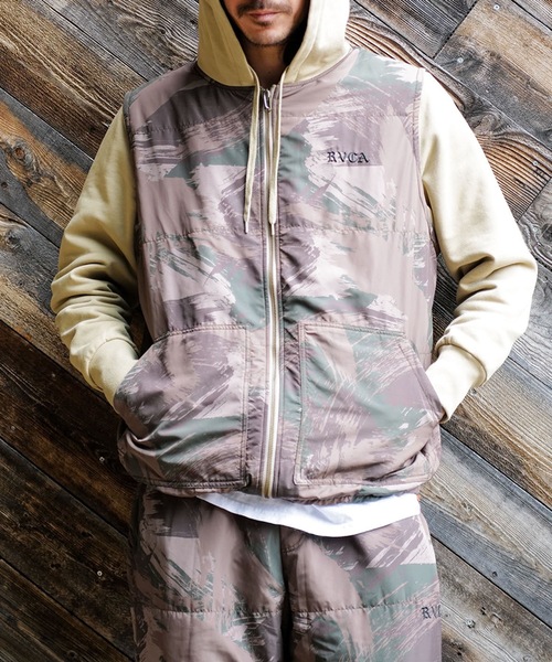 RVCA(ルーカ)の「RVCA メンズ RVCA×AZUL REVERSIBLE PARKA パーカー 【2025年秋冬モデル】(パーカー・メンズ・ブラック/ベージュ・FREE)」の1枚目の写真