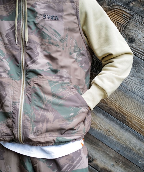 RVCA(ルーカ)の「RVCA メンズ RVCA×AZUL REVERSIBLE PARKA パーカー 【2025年秋冬モデル】(パーカー・メンズ・ブラック/ベージュ・FREE)」の19枚目の写真