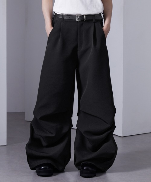 Loose/ルース(ルース)の「3Dタックボリュームパンツ(スラックス・メンズ・カーキ/ブラック・S/L/M)」の5枚目の写真