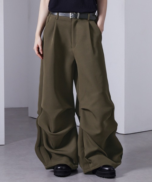Loose/ルース(ルース)の「3Dタックボリュームパンツ(スラックス・メンズ・カーキ/ブラック・S/L/M)」の11枚目の写真