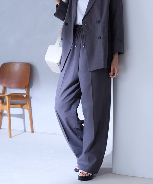 Aunely(オーネリー)の「【Aunely】すぐサラ シアー ライトエア タックワイド スラックス /マシンウォッシャブル <YOSOOIシリーズ>(スラックス・レディース・ブラウン/ベージュ/グレー/アイボリー/ブラック・S/M/L)」の13枚目の写真