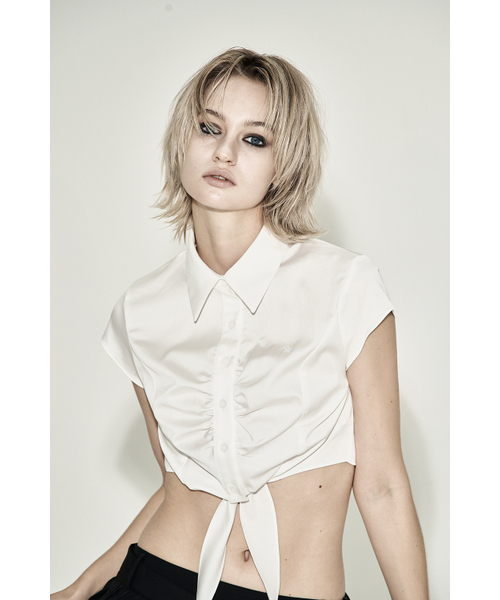 SYNERJYN(シナジン)の「TIE SHIRRING CROP SHIRT WHITE(シャツ/ブラウス・レディース・その他・SMALL/MEDIUM)」の2枚目の写真