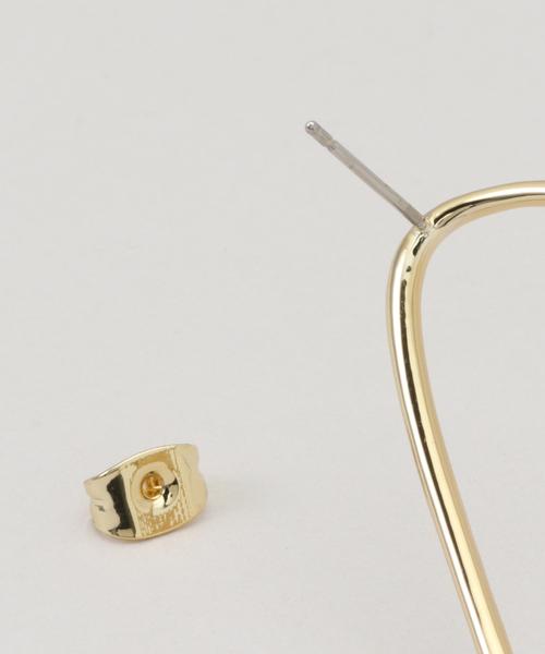 La TOTALITE（ラトータリテ）の「STELLAR HOLLYWOOD/ステラハリウッド アシンメトリーフープピアス（ピアス（両耳用）・レディース・ゴールド・FREE）」の4枚目の写真