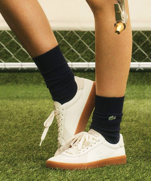 LACOSTE(ラコステ)の「レディース BASESHOT PRO 126 5 SFA クラシックコートスニーカー(スニーカー・レディース・オフホワイト/レッド・23.5cm/22.5cm/25.5cm/24.0cm/24.5cm/23.0cm)」の1枚目の写真