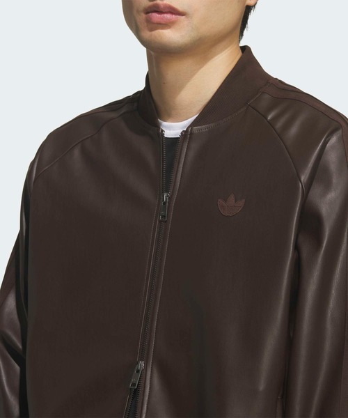 adidas(アディダス)の「adidas/アディダス SST PLEATHER フェイクレザー ジャケット 2026年 夏 夏服(ブルゾン・メンズ・ブラウン・M/L/XL)」の3枚目の写真