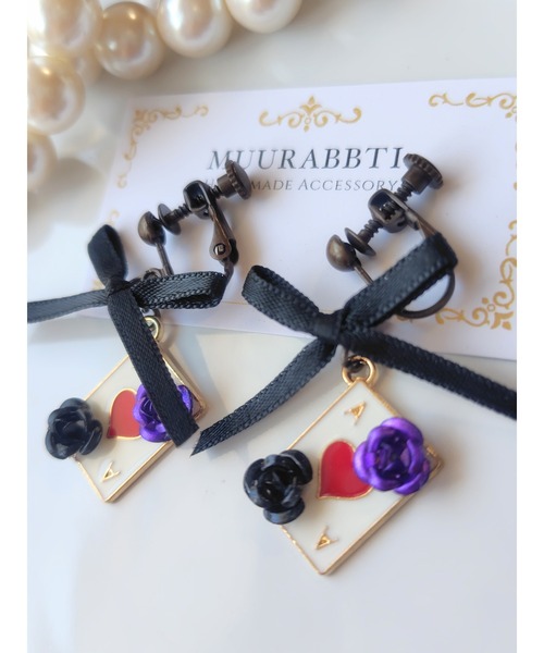VIBGYOR(ヴィブジョー)の「【MUURABBTI】薔薇とトランプのアンティークイヤリング(MA)(イヤリング・レディース・パープル/レッド/ピンク・FREE)」の6枚目の写真