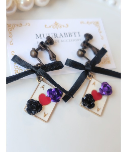 VIBGYOR(ヴィブジョー)の「【MUURABBTI】薔薇とトランプのアンティークイヤリング(MA)(イヤリング・レディース・パープル/レッド/ピンク・FREE)」の7枚目の写真