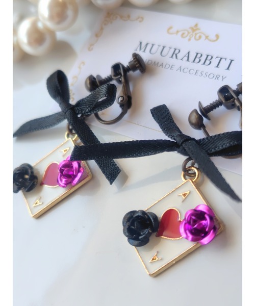 VIBGYOR(ヴィブジョー)の「【MUURABBTI】薔薇とトランプのアンティークイヤリング(MA)(イヤリング・レディース・パープル/レッド/ピンク・FREE)」の8枚目の写真