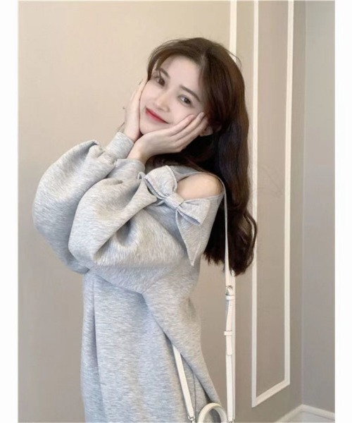 NoBelle（ノベル）の「ワンショルダー風　肩リボンスウェット（スウェット・レディース・ホワイト/グレー・M/L）」の2枚目の写真