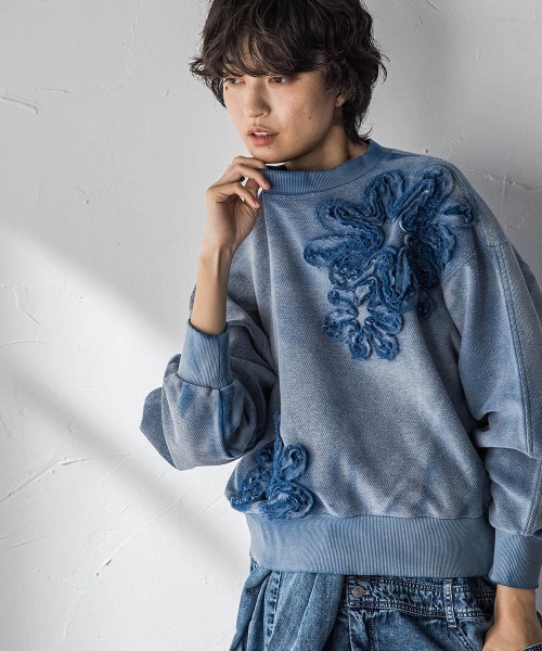 MAYSON GREY（メイソングレイ）の「フラワーモチーフプルオーバー≪洗濯機で洗える≫（Tシャツ/カットソー・レディース・ホワイト・M）」の3枚目の写真