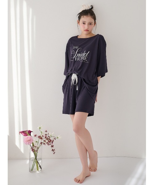 SNIDEL HOME（スナイデルホーム）の「【接触冷感】ロゴTシャツセットアップ（ルームウェア/パジャマ・レディース・サックスブルー/ホワイト/イエロー/ベージュ/ネイビー・F）」の6枚目の写真
