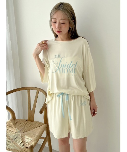 SNIDEL HOME（スナイデルホーム）の「【接触冷感】ロゴTシャツセットアップ（ルームウェア/パジャマ・レディース・サックスブルー/ホワイト/イエロー/ベージュ/ネイビー・F）」の16枚目の写真
