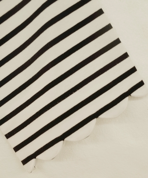 Chico（チコ）の「スカラップボートネック長袖プルオーバー（Tシャツ/カットソー・レディース・アイボリー/ホワイト×ブラック/ホワイト×ネイビー/ベージュ・FREE）」の5枚目の写真