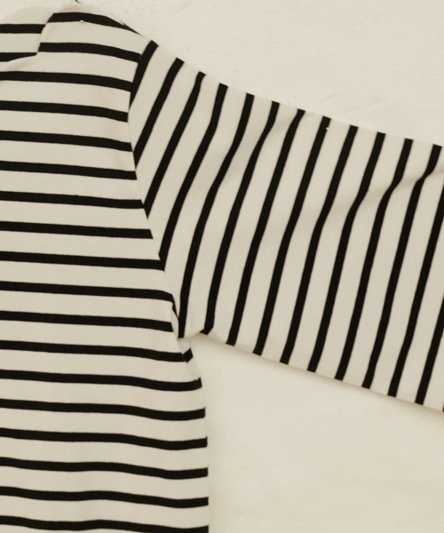 Chico（チコ）の「スカラップボートネック長袖プルオーバー（Tシャツ/カットソー・レディース・アイボリー/ホワイト×ブラック/ホワイト×ネイビー/ベージュ・FREE）」の6枚目の写真