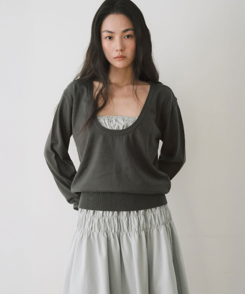 YEARNING(イヤニング)の「DEEP U-NECK COTTON KNIT, CHARCOAL(ニット/セーター・レディース・その他・FREE)」の1枚目の写真