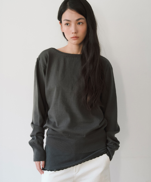 YEARNING(イヤニング)の「DEEP U-NECK COTTON KNIT, CHARCOAL(ニット/セーター・レディース・その他・FREE)」の4枚目の写真