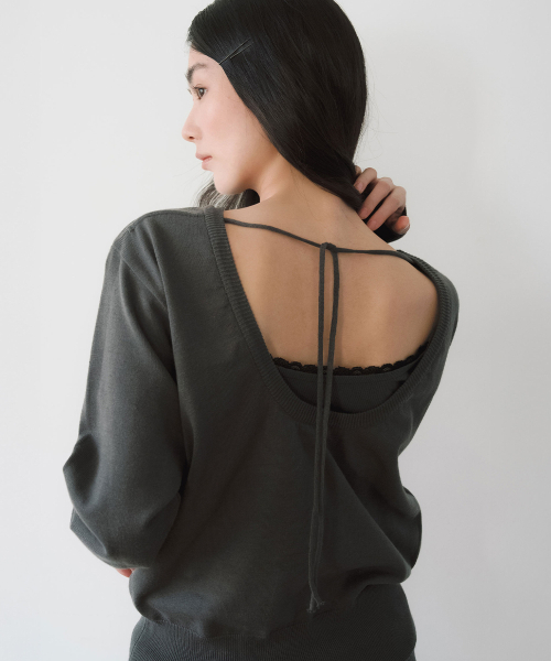 YEARNING(イヤニング)の「DEEP U-NECK COTTON KNIT, CHARCOAL(ニット/セーター・レディース・その他・FREE)」の5枚目の写真