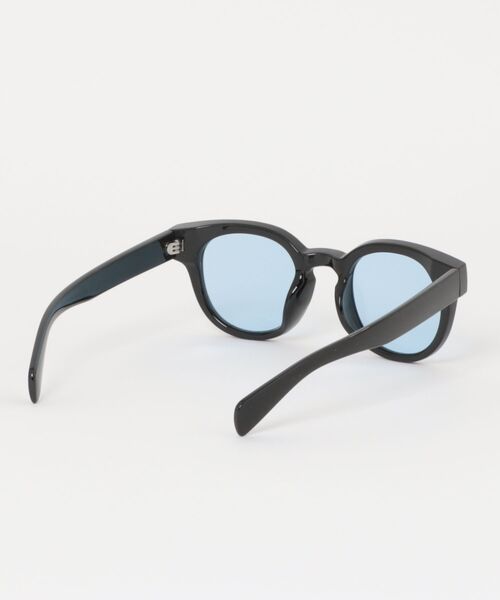 Revo.（レボ）の「WELLINGTON COLOR LENS SUNGLASSES / ウェリントン カラーレンズ サングラス クリアフレーム UVカット（サングラス・レディース・ブラック×ブルー/ブラック×グレー/ライトグレー・FREE）」の5枚目の写真