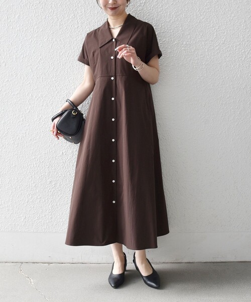 SHIPS any(シップス エニィ)の「SHIPS any:〈洗濯機可能〉フラットカラー Vネック フレア ワンピース 2(シャツワンピース・レディース・ブラウン系/イエロー/ネイビー・ONE SIZE)」の4枚目の写真