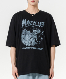 MOZMOZ（モズモズ）の「サーフィンニャン オーバーサイズ 半袖Tシャツ ブラック（Tシャツ/カットソー）」