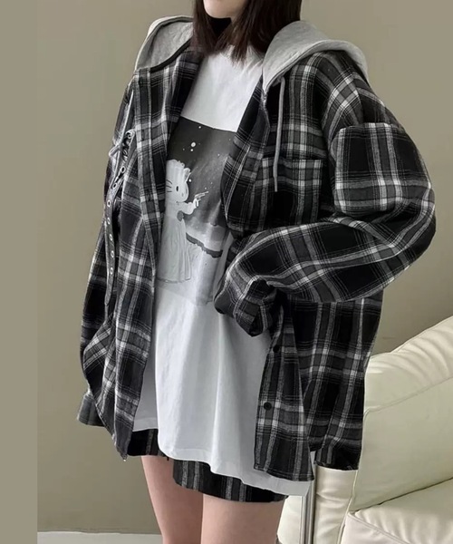 Alvia(アルビア)の「フード付きゆったりチェック柄シャツ(シャツ/ブラウス・レディース・ブラック/ネイビー・M)」の8枚目の写真