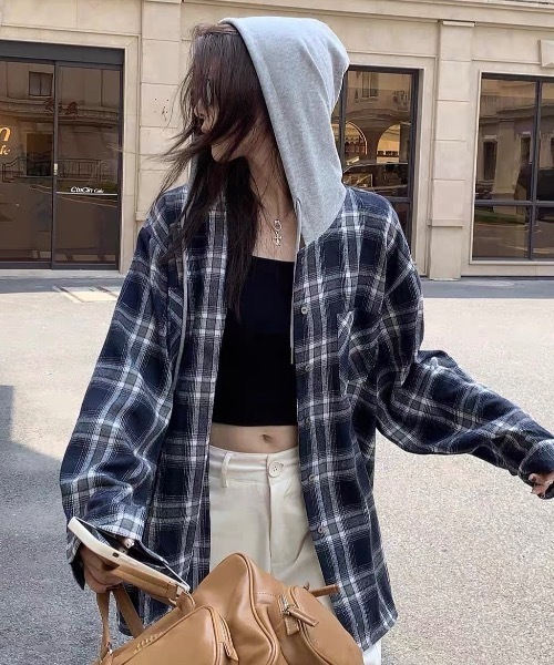 Alvia(アルビア)の「フード付きゆったりチェック柄シャツ(シャツ/ブラウス・レディース・ブラック/ネイビー・M)」の15枚目の写真