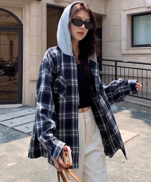 Alvia(アルビア)の「フード付きゆったりチェック柄シャツ(シャツ/ブラウス・レディース・ブラック/ネイビー・M)」の14枚目の写真