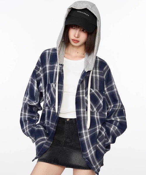 Alvia(アルビア)の「フード付きゆったりチェック柄シャツ(シャツ/ブラウス・レディース・ブラック/ネイビー・M)」の10枚目の写真