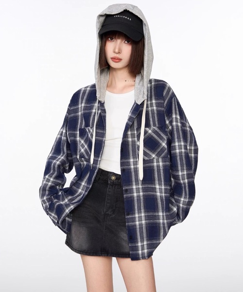 Alvia(アルビア)の「フード付きゆったりチェック柄シャツ(シャツ/ブラウス・レディース・ブラック/ネイビー・M)」の9枚目の写真
