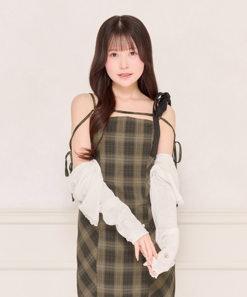 apres jour(アプレジュール)の「【UVカット】チャーム付きフリルシアーカーディガン(カーディガン/ボレロ・レディース・オフホワイト/ピンク/ブラック・X-LARGE/フリー)」の4枚目の写真