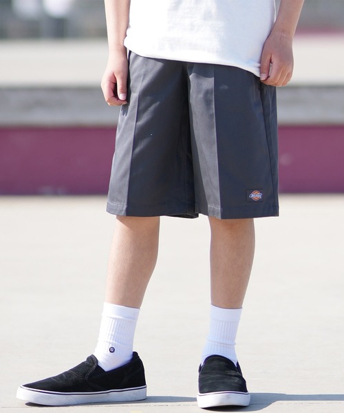 Dickies(ディッキーズ)の「Dickies/ディッキーズ キッズ ショーツ ワンポイント ロゴ DY0004(その他パンツ・キッズ・ブラック/ベージュ/チャコール・130cm/140cm/150cm/160cm)」の1枚目の写真