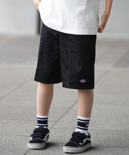 Dickies(ディッキーズ)の「Dickies/ディッキーズ キッズ ショーツ ワンポイント ロゴ DY0004(その他パンツ・キッズ・ブラック/ベージュ/チャコール・130cm/140cm/150cm/160cm)」の2枚目の写真