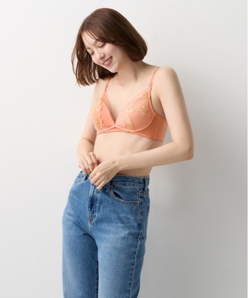 AMOSTYLE BY Triumph(アモスタイルバイトリンプ)の「夢みるブラ ノンワイヤーエアリー ノンワイヤーブラジャー ヴィーナスエア【A,B,C,Dカップ】 AMST1543 HU JX(ブラジャー・レディース・ブルー/ホワイト/コーラルピンク・A70/A75/B65/B70/B75/C65/C70/C75/D65/D70/D75/D80)」の7枚目の写真