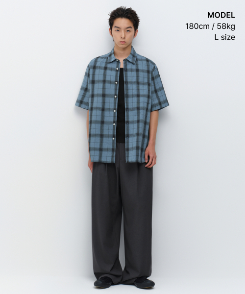 MUSINSA STANDARD（ムシンサスタンダード）の「リラックスドシアサーカーオンブレチェック半袖シャツ[ピーコックブルー/ブラック]（シャツ/ブラウス・メンズ・その他・SMALL/MEDIUM/LARGE/X-LARGE/2XL）」の2枚目の写真